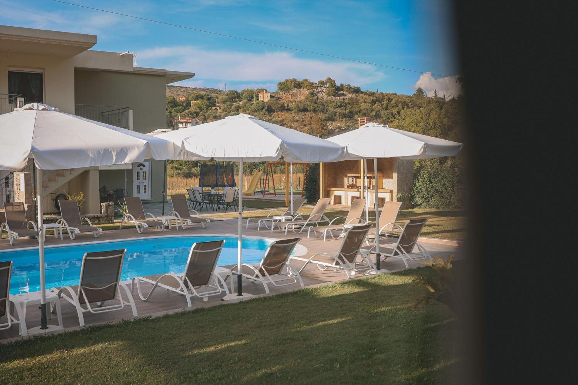 Tsanis Estate Aparthotel Parga Bagian luar foto