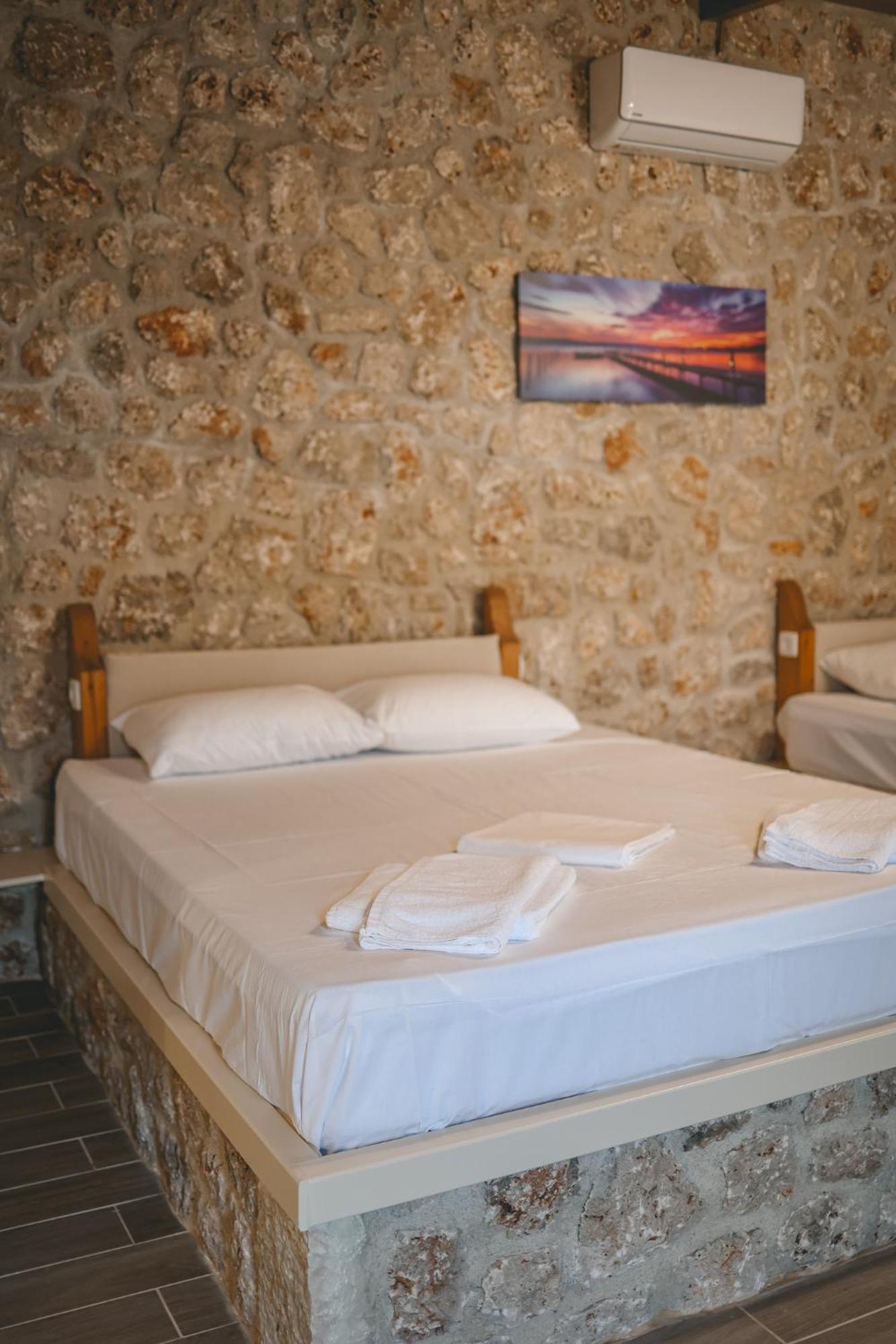 Tsanis Estate Aparthotel Parga Bagian luar foto