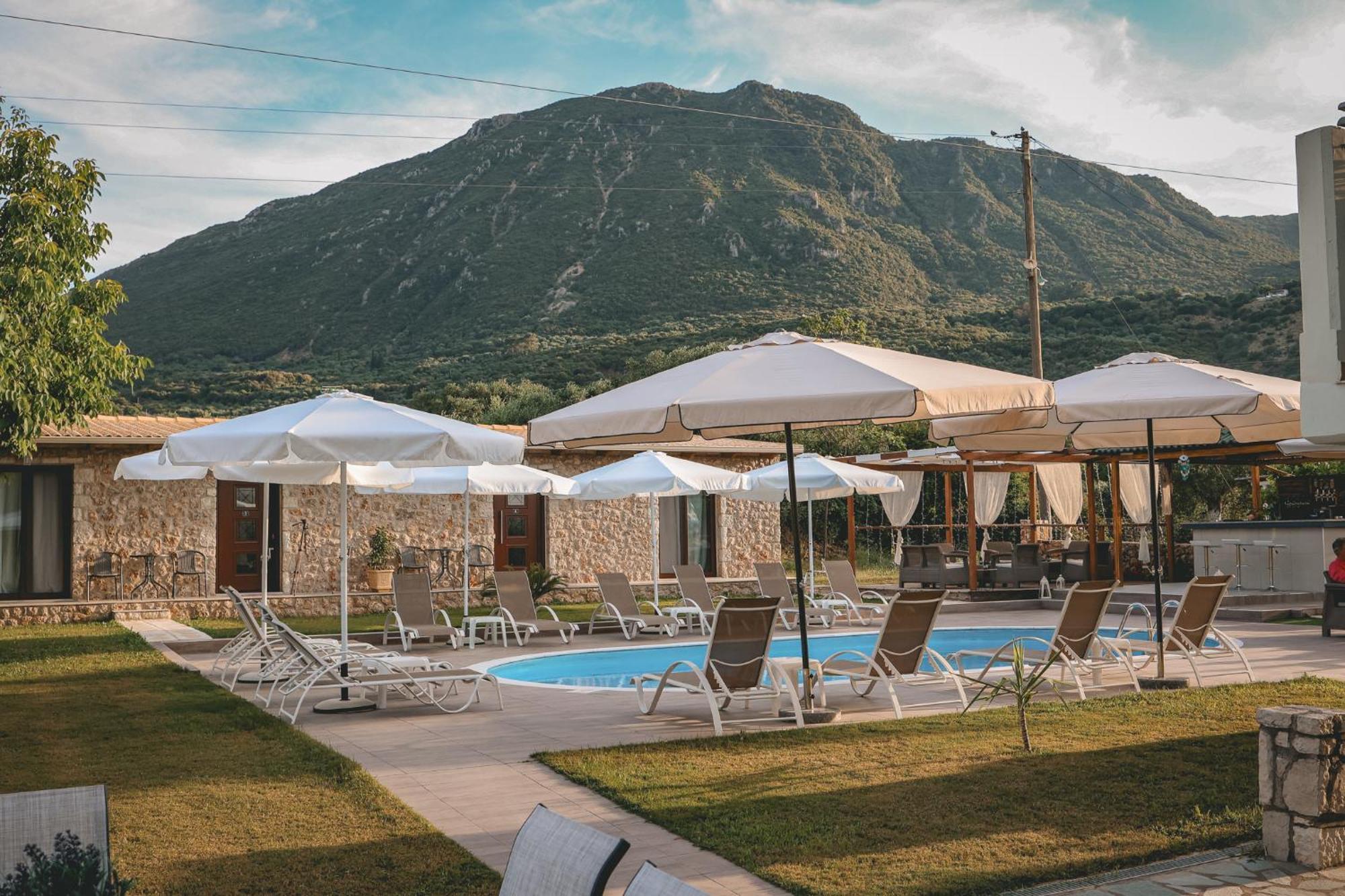 Tsanis Estate Aparthotel Parga Bagian luar foto