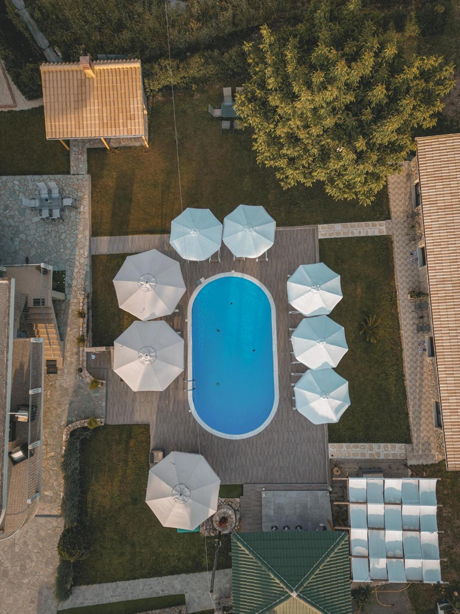 Tsanis Estate Aparthotel Parga Bagian luar foto