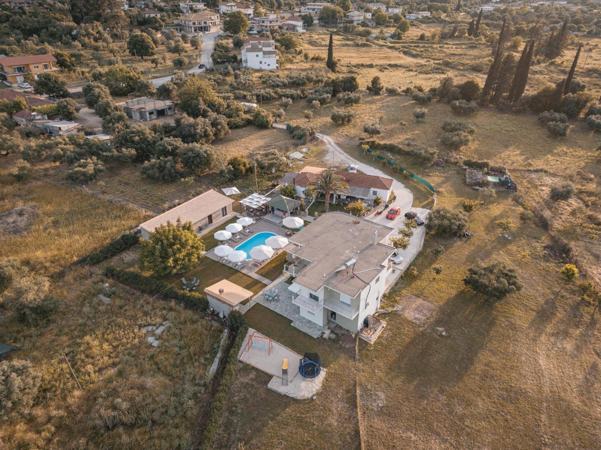 Tsanis Estate Aparthotel Parga Bagian luar foto
