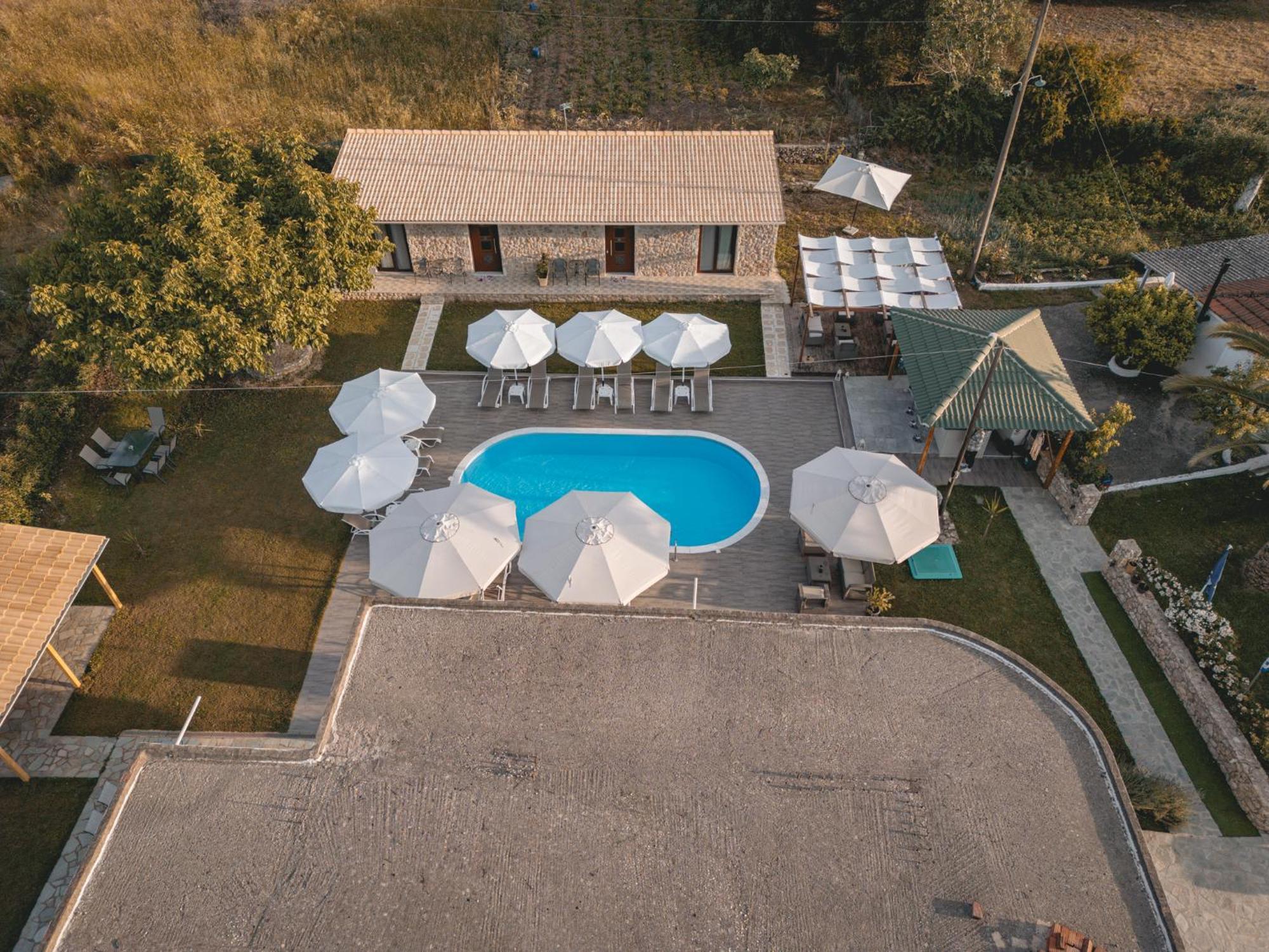 Tsanis Estate Aparthotel Parga Bagian luar foto