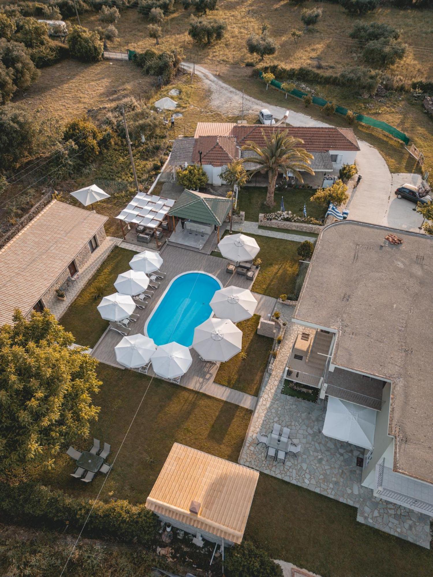 Tsanis Estate Aparthotel Parga Bagian luar foto