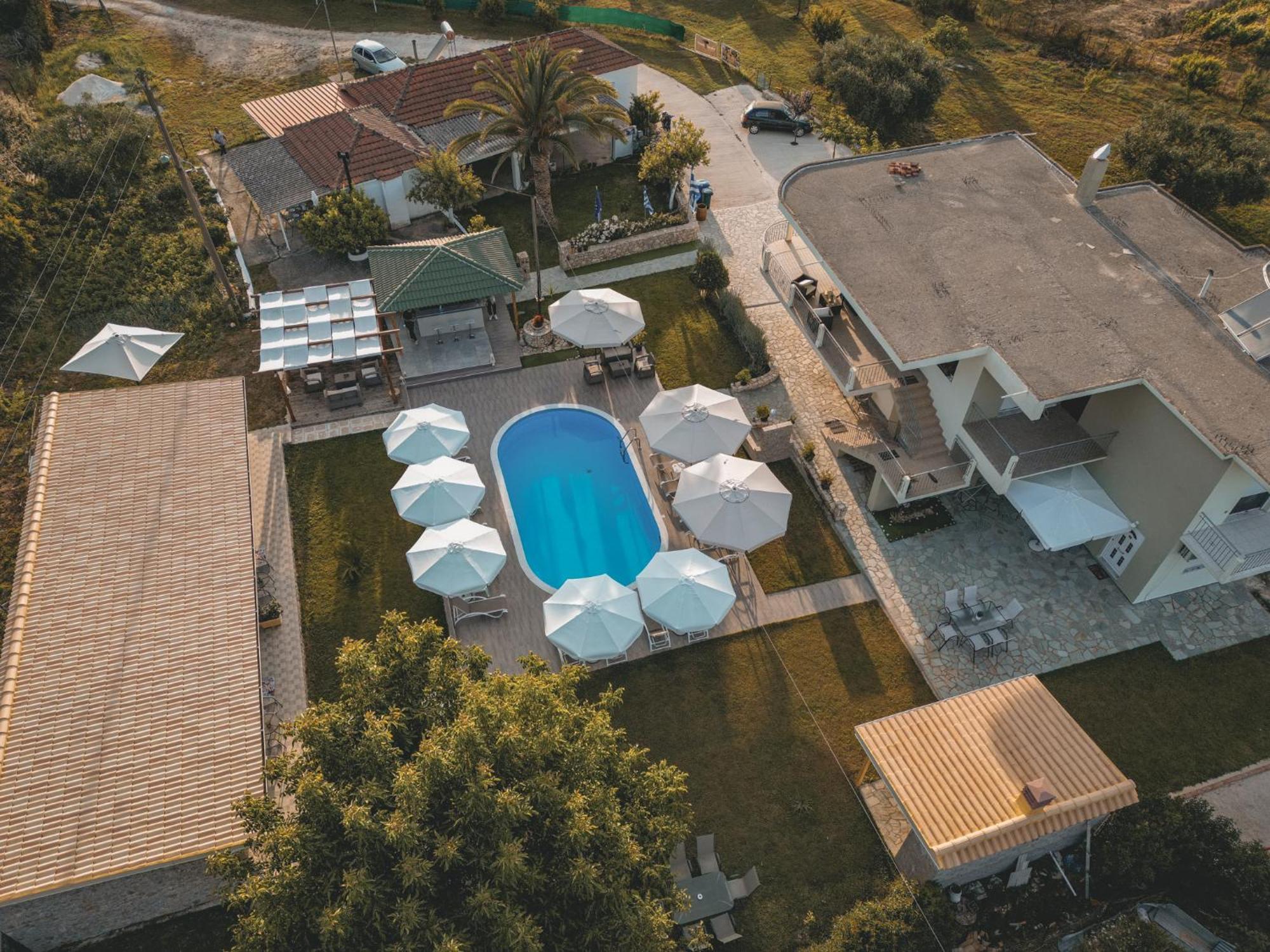 Tsanis Estate Aparthotel Parga Bagian luar foto