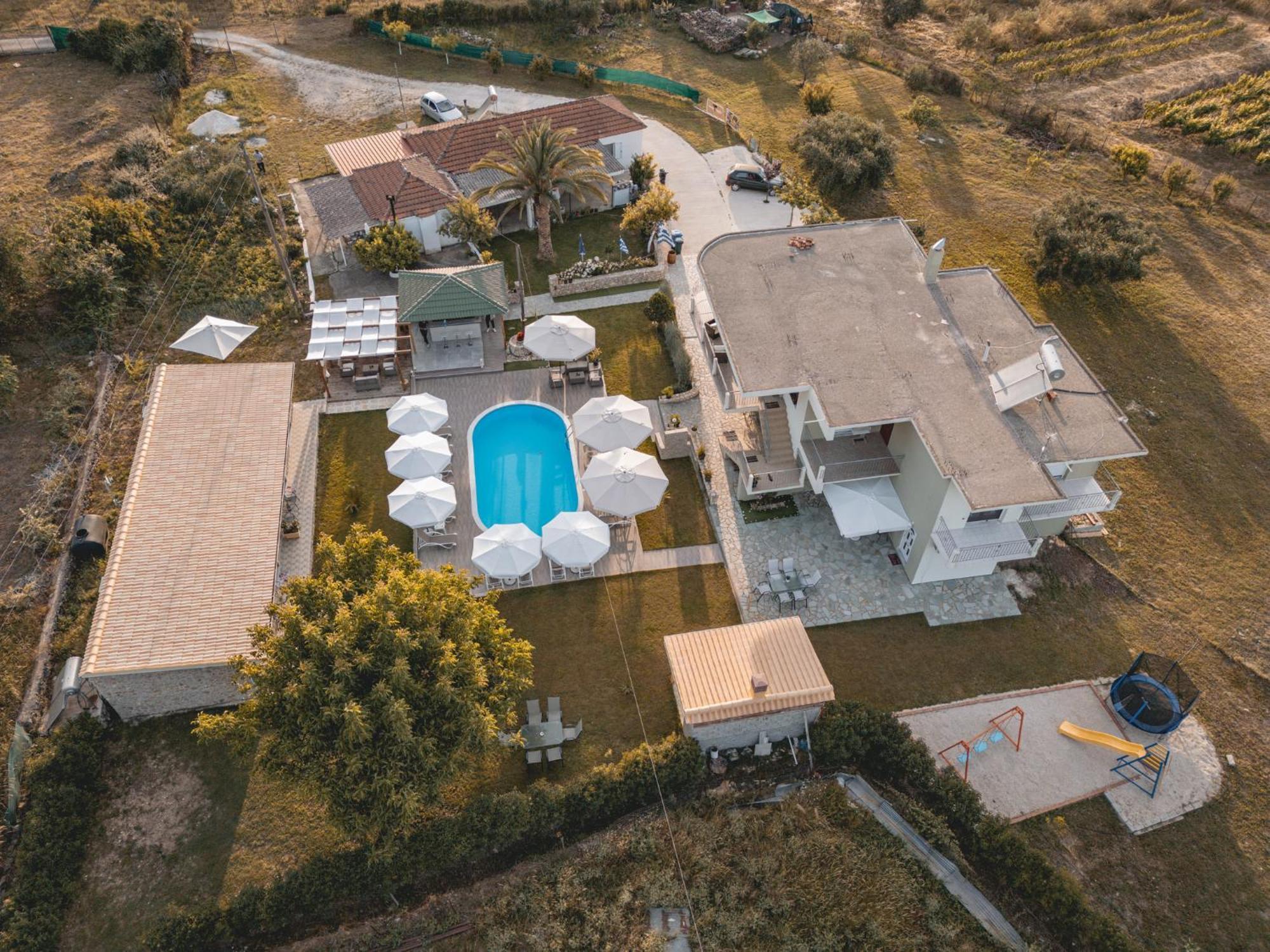 Tsanis Estate Aparthotel Parga Bagian luar foto