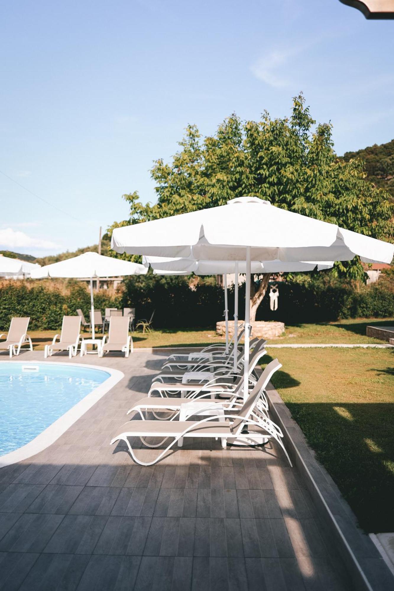 Tsanis Estate Aparthotel Parga Bagian luar foto