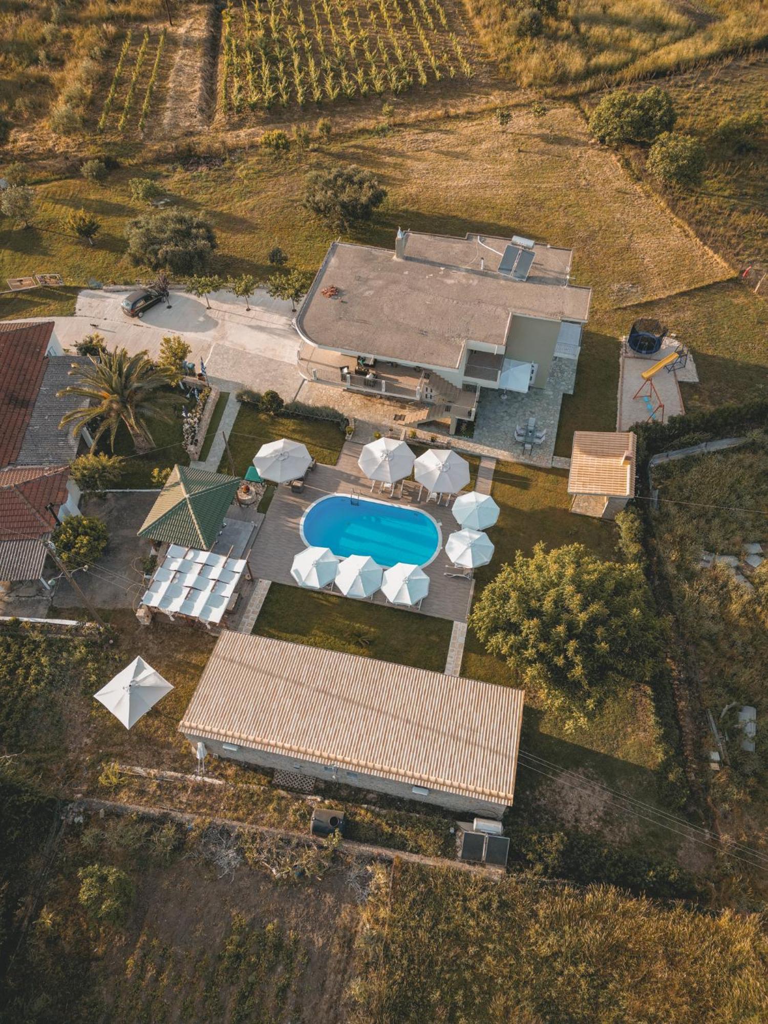Tsanis Estate Aparthotel Parga Bagian luar foto