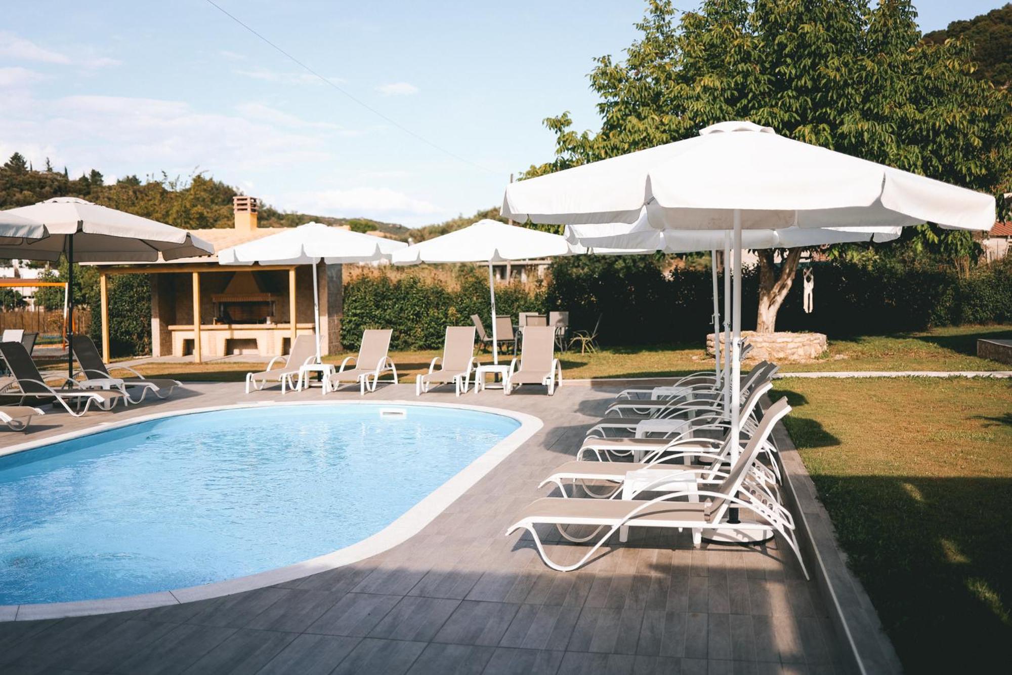 Tsanis Estate Aparthotel Parga Bagian luar foto
